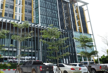 ลานจอดรถกว้างขวาง